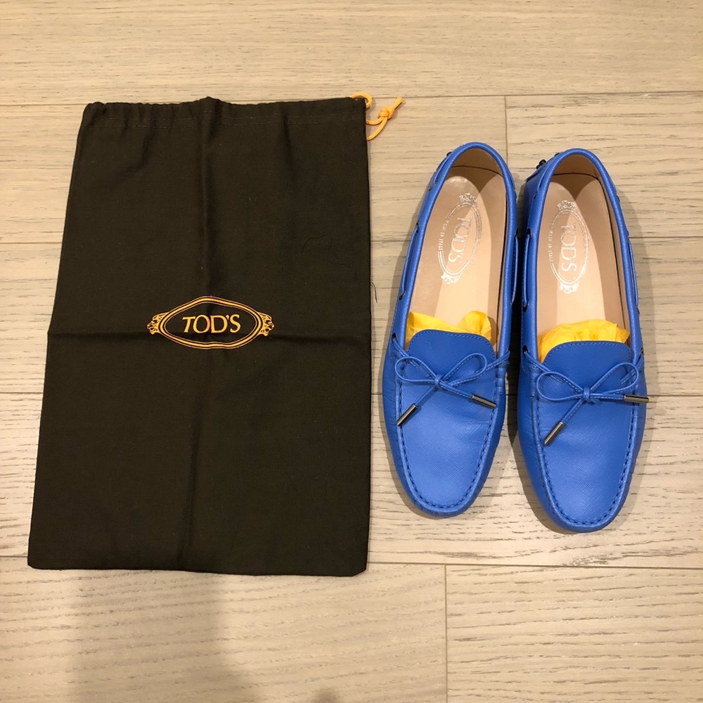 blue Tod’s Gomino textured leather loafers